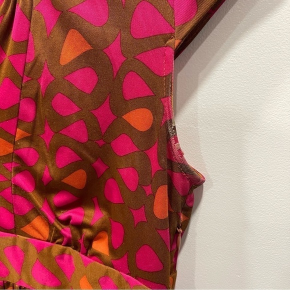 Trina Turk Silk V-Neck Printed Retro Blouse Size 6 - Picture 8 of 8